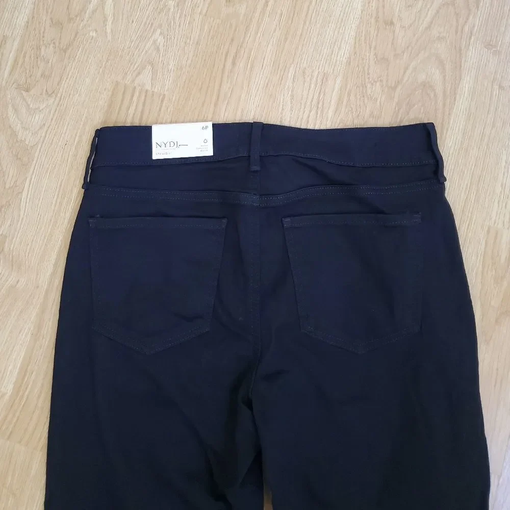 NYDJ Marilyn Straight Leg Jeans size 6 Petite in Black